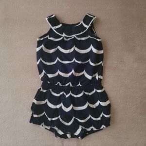 Old Navy Baby Girl Black/White Scallop Pattern Romper Size 18-24 Months